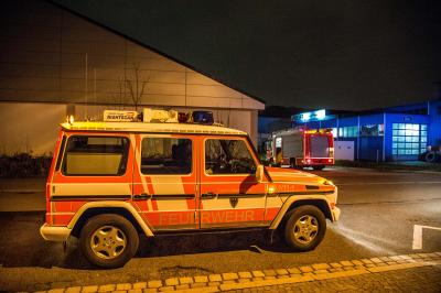 Esslingen: Rauch aus Kartonagencontainer beim Discounter loest Feuerwehreinsatz aus